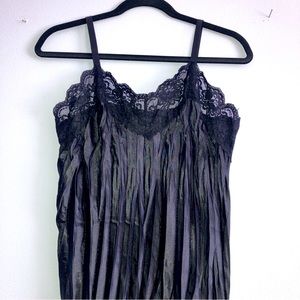 Ashley Stewart Black satin chemise in 14/16 & excellent condition.